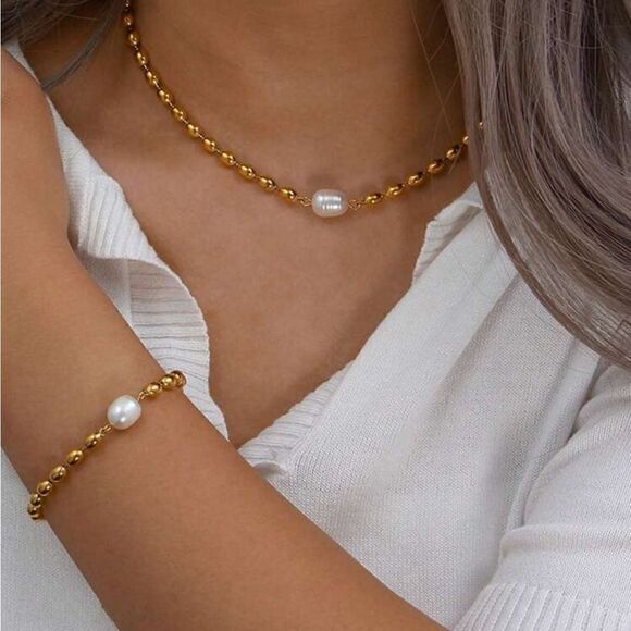 Anthropologie Jewelry - Fresh water pearl bracelet M501